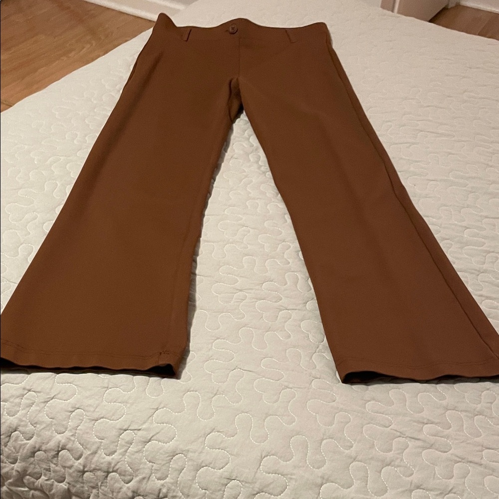 Betabrand Women's Brown Boot Cut Size Small Pants Stretch.

28” inseam
9”rise